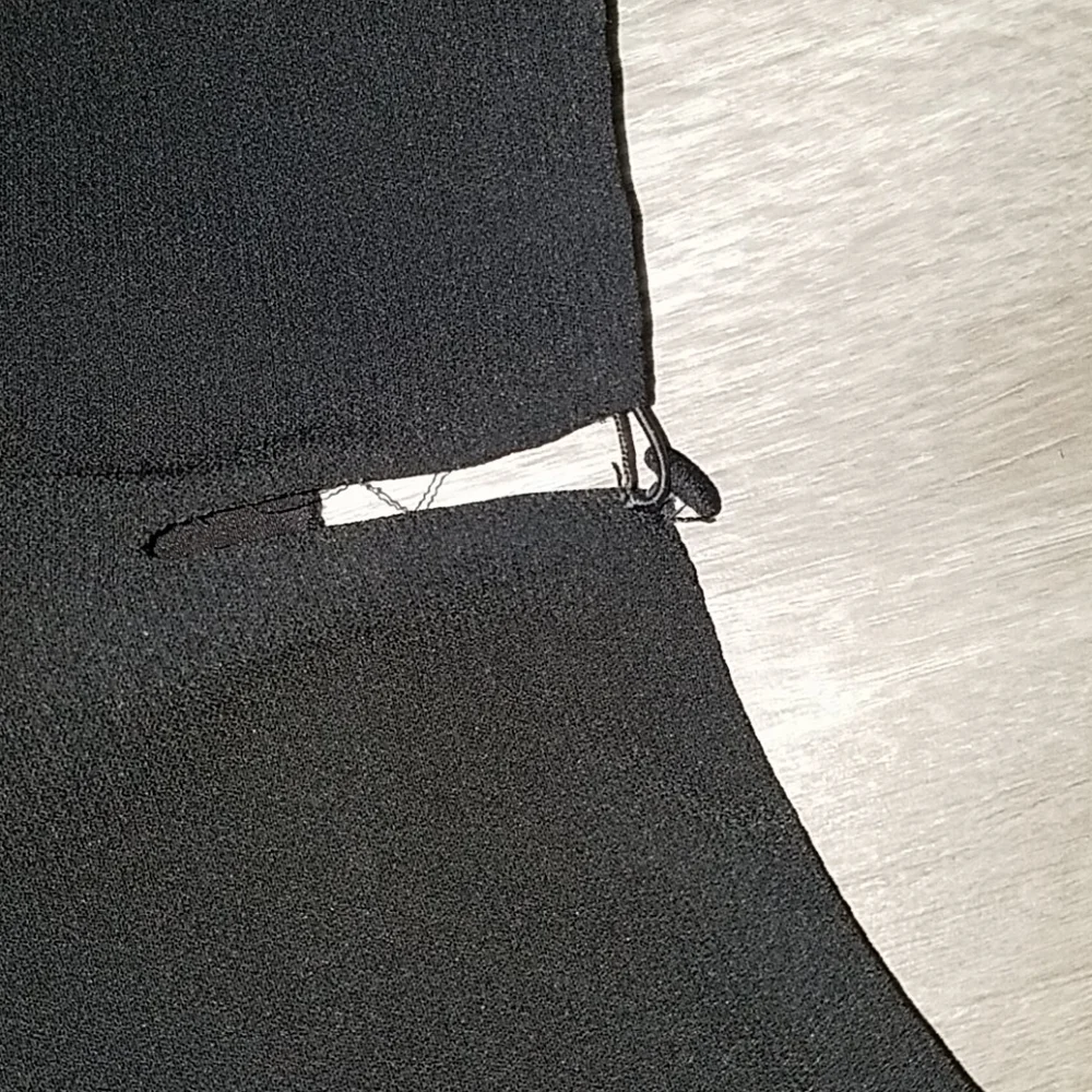 Carmen Marc Valvo NWOT Pleated Blouse - Picture 12 of 13